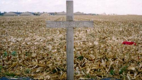 Крест, установленный возле Ипра в Бельгии в 1999 г. в память о рождественском перемирии 1914 г.