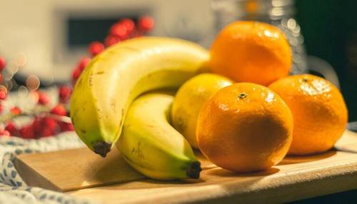 Как приготовить быстрый десерт из печенья и фруктов?