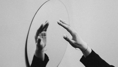 Психологические защиты: чем проекция отличается от переноса?