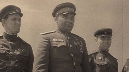 Яков Крейзер (в центре)