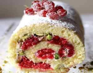 Buche Legere Framboises Pistaches Au Mascarpone La Recette Facile Culture Crunch
