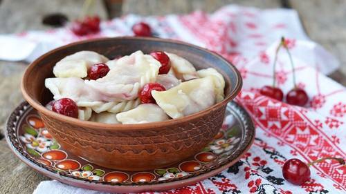 Вареники с творогом: рецепт украинской кухни