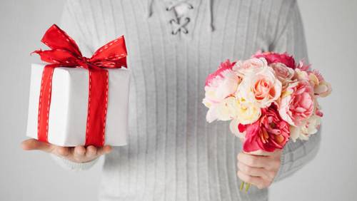 Как выбрать красивое белье в подарок даме?