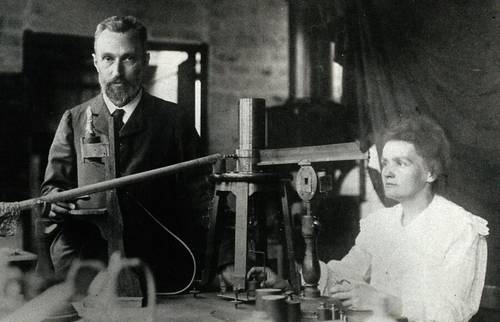 Пьер и Мария Кюри в лаборатории, 1904 г.
