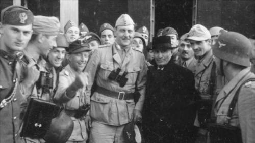 Отто Скорцени с освобожденным Бенито Муссолини; 12 сентября 1943 г.