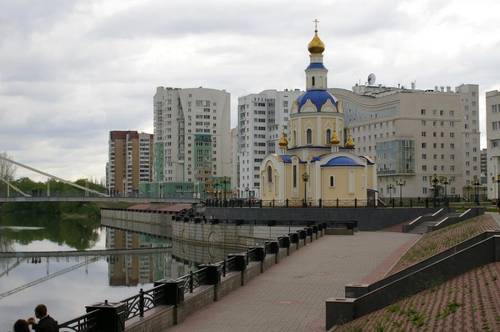 Университетская набережная, кампус и церковь Архангела Гавриила в Белгороде