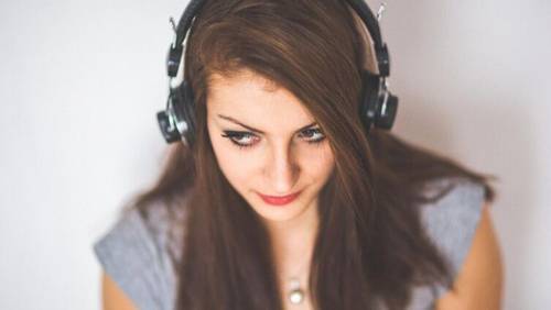 Этично ли слушать песни бесплатно?