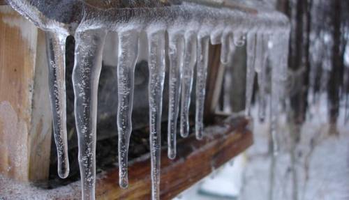 Ледяные декорации зимы. Как образуются сосульки?