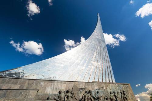 Памятник Покорителям космоса в Москве