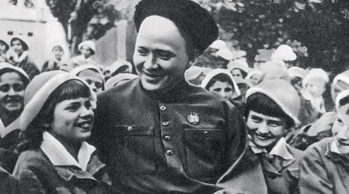 Кто такой Аркадий Гайдар?