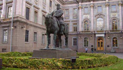 Памятник императору Александру III в Санкт-Петербурге