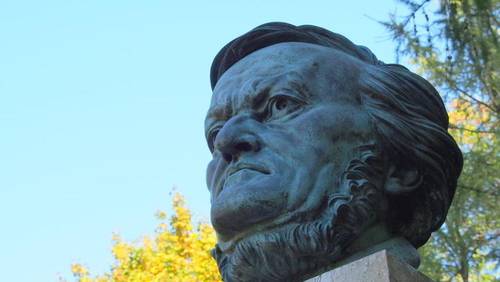 Статуя Рихарда Вагнера в Байройте, Германия