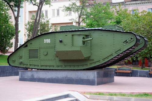 Памятник-танк Mk V в Луганске
