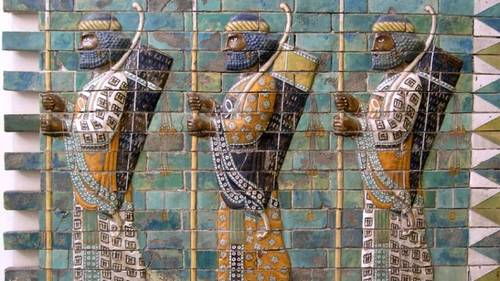 Персидские воины из гвардии «бессмертных». Фрагмент облицовки изразцами из царского дворца
