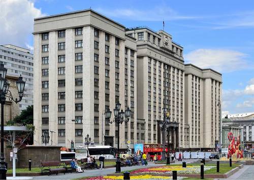 Москва. Здание Совета Труда и Обороны, в настоящее время (2017 год) — здание Государственной Думы Российской Федерации. 1935 г. Архитектор А. Я. Лангман. Вид с Манежной площади