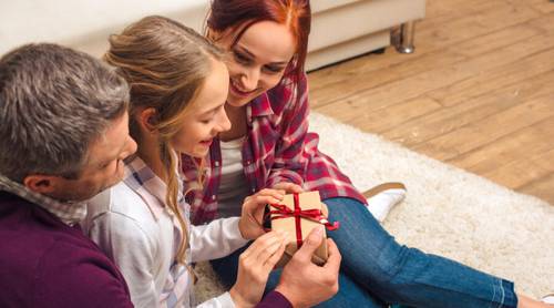 Какова роль подарка в укреплении семейных уз?