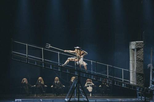 Сцена из спектакля