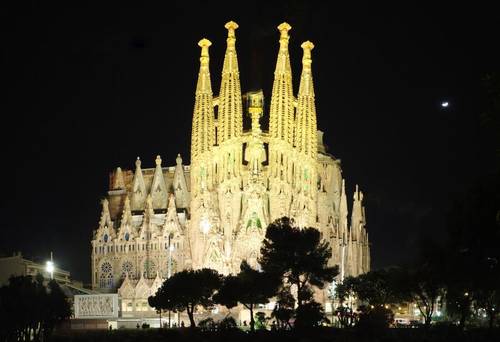 Церковь Святого Семейства в Барселоне - столицы Каталонии