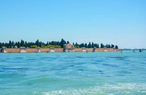 Вид на остров Святого Михаила Архангела в Венеции