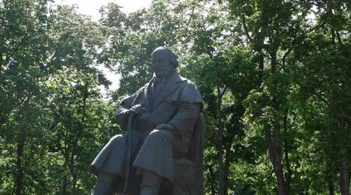 Памятник М. С. Щепкину в городе Белгороде