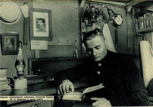 К. С. Бадигин в капитанской каюте парохода «Георгий Седов»