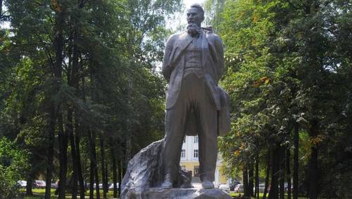 Памятник И. В. Курчатову в городе Озёрск Челябинской области