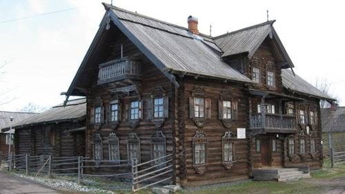 С запада нет взвоза (наклонного пандуса) на второй этаж хозяйственной части