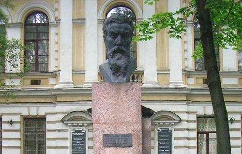 Памятник Вильгельму Конраду Рентгену в Санкт-Петербурге, ул. Рентгена, д. 8