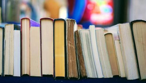 Откуда двойное отрицание в извинении «Не обессудьте»?