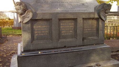 Надгробный памятник на могиле В. А. Жуковского в некрополе мастеров искусств Александро-Невской Лавры