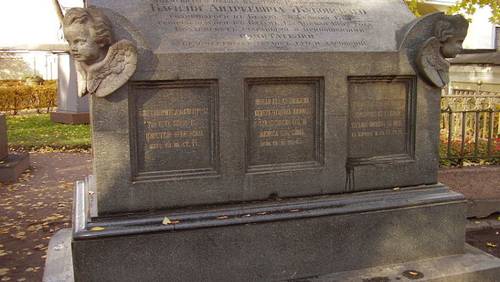 Надгробный памятник на могиле В. А. Жуковского в некрополе мастеров искусств Александро-Невской Лавры