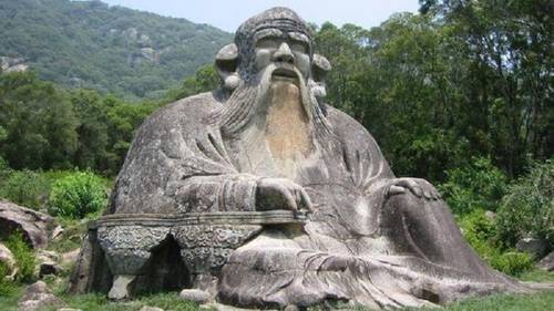 Каменная скульптура Лао-цзы, расположенная к северу от города Цюаньчжоу, Китай