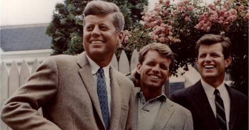 Братья Кеннеди (слева направо): Джон, Роберт и Эдвард в июле 1960 года