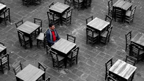 Кто и как поможет страдающему от одиночества?