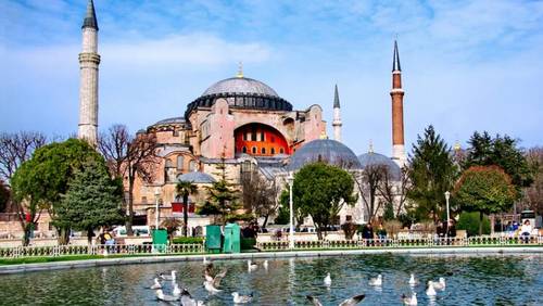 Храм Святой Софии - одна из самых впечатляющих построек в Константинополе