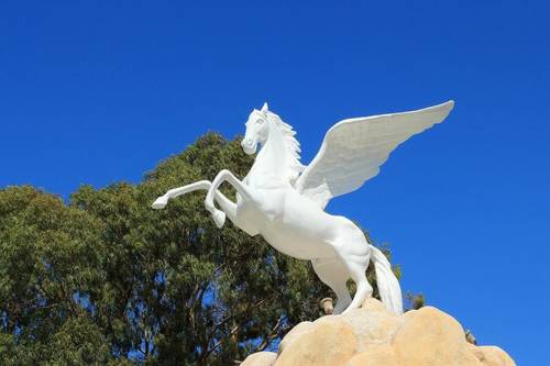 Пегас - крылатый конь, символ красноречия, поэтического вдохновения и созерцания