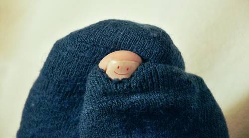 Почему на носках появляются дырки и как этого избежать?