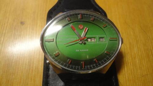 Благодаря характерной визуальной особенности часов, специалисты и коллекционеры называют их между собой «Стадион»