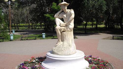 Памятник Л. А. Кассилю «Фантазёр» в г. Энгельсе