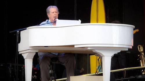 Брайан родился 20 июня 1942 года и был самым старшим среди братьев Уилсонов. Несмотря на это, он пережил и Денниса, и Карла.