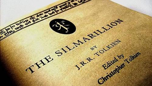 Из-за своего перфекционизма Толкин так и не издал «Сильмариллион» при жизни. Его работу закончил сын Кристофер, издав книгу в 1977 году