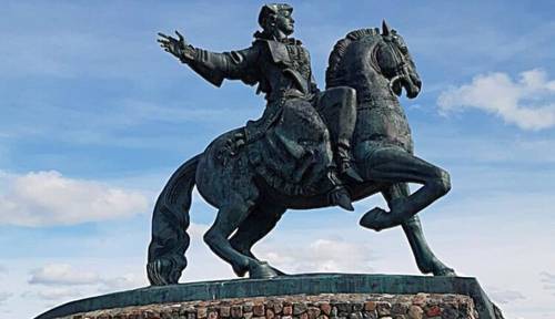 Елизаветинский форт с памятником императрице Елизавете Петровне, просто поразил своей мощью и монументальностью