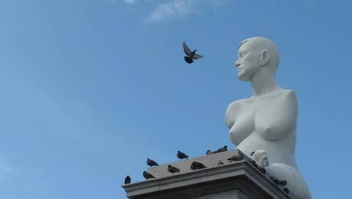 Скульптура беременной, Лондон