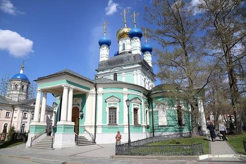 Введенский собор. Оптина пустынь. В этот монастырь Онегин приехал послушником