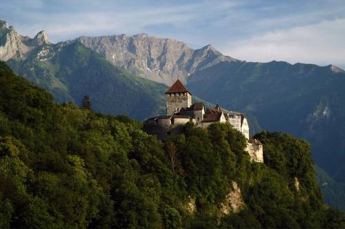 Замок Вадуц, возвышающийся над столицей Лихтенштейна