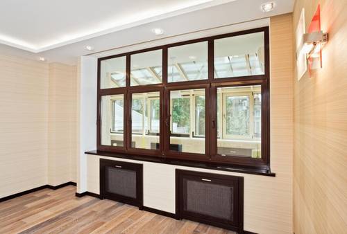 Компания изготовит окно с цветной рамой по вашему выбору