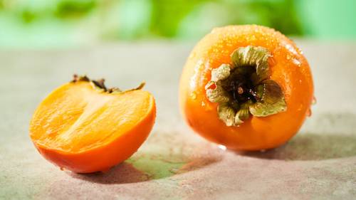 Какие салаты можно приготовить с хурмой?