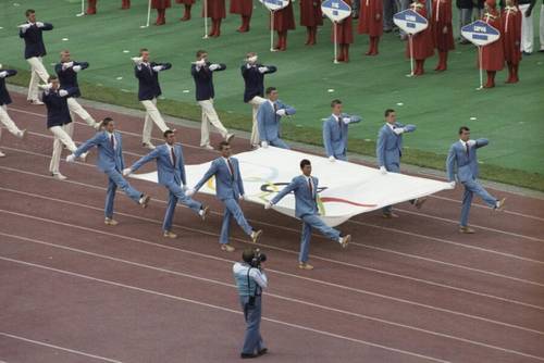 Вынос олимпийского флага на церемонии открытия, Москва, 1980 г.
