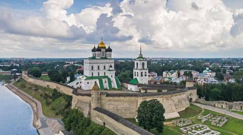 Троицкий собор в средневековом Псковском кремле