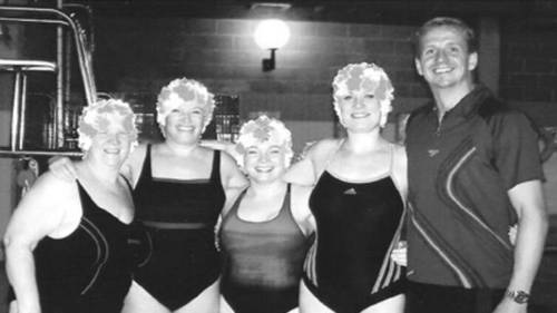 Легенды моря. Пэт Нельсон, Салли Ладлоу, Мел Реддинг и Линн Джилфеллон успешно переплыли Ла-Манш после тридцати недель подготовки. Фотография из книги